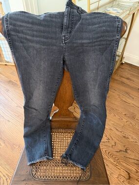 Madewell 10” High-Rise Skinny Crop in Washed Black